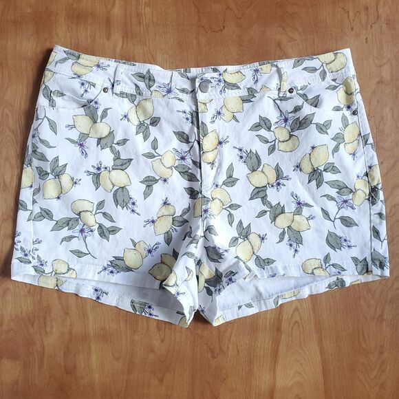 Sonoma Pants - Vintage Sonoma Shorts Womens Plus Size 20W White Lemon Print 40 x 3.5 Stretch